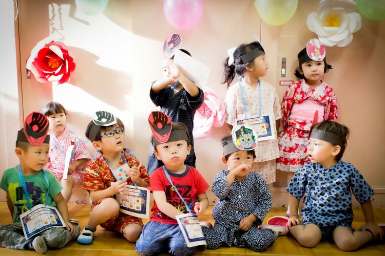 Daycare, menitipkan anak di daycare, daycare, daycare di depok, daycare depok, keuntungan anak di daycare, manfaat menitipkan anak di daycare, tips menitipkan anak di daycare, alasan menitipkan anak di daycare, 6 Keuntungan Menitipkan Anak di Daycare, Tertarik?, 1. Bantu optimalkan perkembangan anak, 2. Belajar bahasa, agama, dan moral, 3. Anak menjadi lebih mandiri, 4. Belajar sambil bermain, 1. Cek perizinan, 2. Lokasi yang aman dan nyaman, 3. Cek syarat penitipan anak