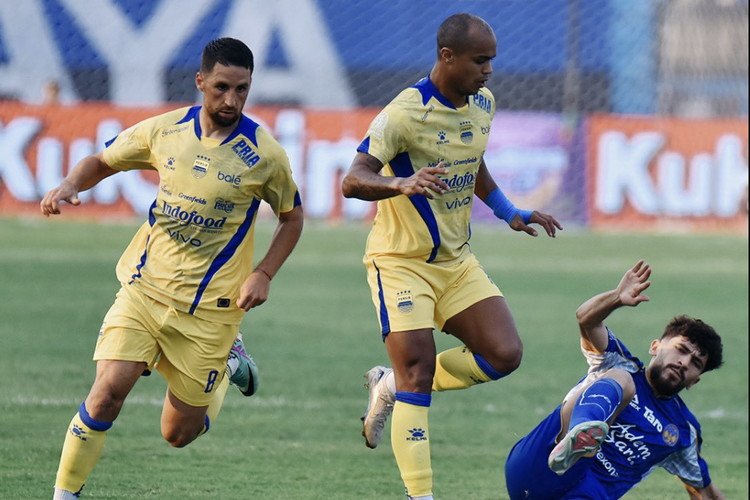 Persib Bandung, PSIM Yogyakarta, Marc Klok, Super League 2025-2026, Bojan Hodak, hasil PSIM vs Persib, hasil PSIM Yogyakarta vs Persib Bandung, PSIM vs Persib Bandung, Persib Tertahan, 2 Penalti Gagal, Bojan Hodak Tetap Lihat Hal Positif
