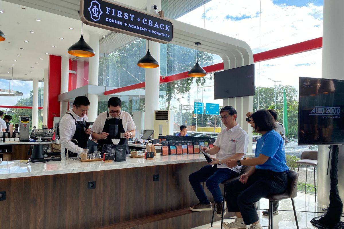 diler, Auto2000, Auto2000 Perluas Layanan Lifestyle, Resmikan Cafe Premium di Diler Puri Kembangan