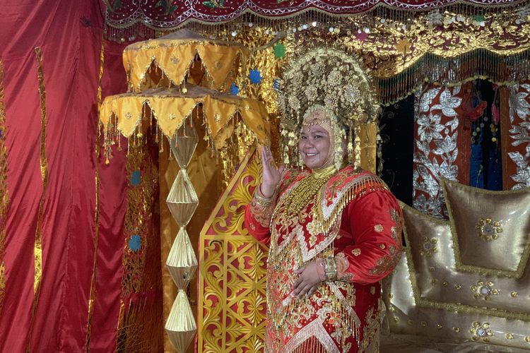 harga sewa baju adat Minangkabau, sewa baju adat minangkabau di sumatera barat, sewa baju adat minangkabau terdekat, harga sewa baju adat minangkabau, cara sewa baju adat minangkabau, sewa baju adat minangkabau  di istano basa pagaruyung, Harga Sewa Baju Adat Minangkabau di Istano Basa Pagaruyung, Bayar Berapa?
