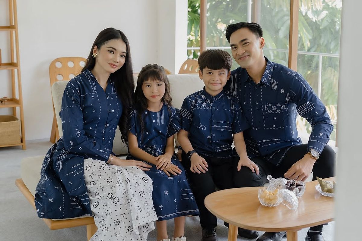 5 Rekomendasi Baju Lebaran Couple 2026 yang Elegan dan Serasi, 1. Assojar - Lekat Raya Series, 2. Ethica - Royal Riverside Sarimbit, 3. Kakha - Sarimbit Cendana, 4. Wearing Klamby - Bingah Series, 5. Heaven Lights - Henna Series