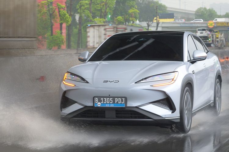 penjualan mobil, Astra, mobil listrik BYD, klaim asuransi, semir ban, Penjualan Mobil, Penjualan Mobil Listrik, penjualan mobil listrik, Mobil Listrik BYD, Klaim Asuransi, Krisis Keuangan, Semir Ban, krisis keuangan, Populer Otomotif, artikel terpopuler, [POPULER OTOMOTIF] Tren Penjualan Mobil Astra dan Bahaya Semir Ban