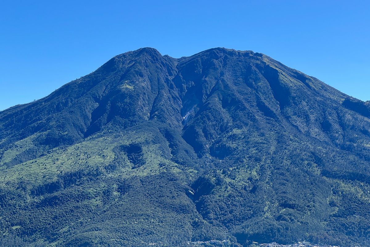 pendaki tektok, Gunung Lawu, pemandu lokal, Buntut Kericuhan di Puncak Lawu, Pendaki Gunung Lawu Kini Wajib Pakai Pemandu Lokal