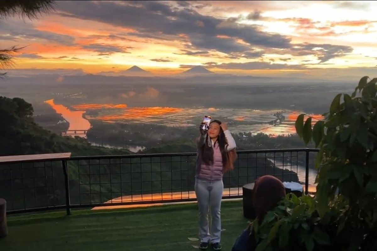 Zita Anjani, Sagara View, sagara view, sagara view karangbolong, sagara view kebumen, Berkunjung ke Geopark Kebumen, Zita Anjani Nikmati Sunrise di Sagara View