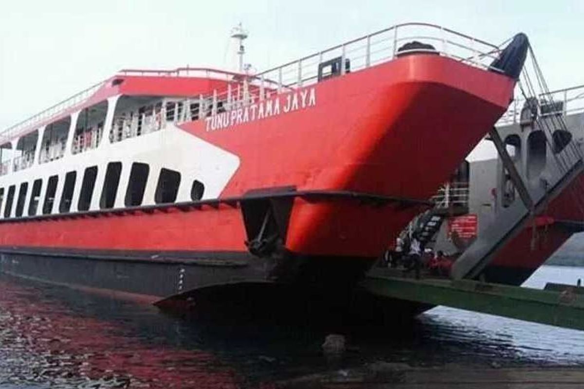 Selat Bali, kapal tenggelam di Selat Bali, Gilimanuk, Kapal Tenggelam di Selat Bali, Banyuwangi, Jawa Timur, selat bali, kapal tenggelam di gilimanuk, kapal tenggelam di Selat bali, Kesaksian ABK Kapal Tenggelam di Selat Bali: Kapal Miring, Blackout, Saya Langsung Nyebur, Kapal Miring dan Gelap Gulita Sebelum Tenggelam, Lompat ke Laut dalam Gelap, Update Proses Pencarian Korban Kapal Tenggelam di Selat Bali, TNI Kerahkan 80 Personel untuk Menyisir Garis Pantai, Dugaan Awal: Kebocoran Mesin dan Cuaca Ekstrem