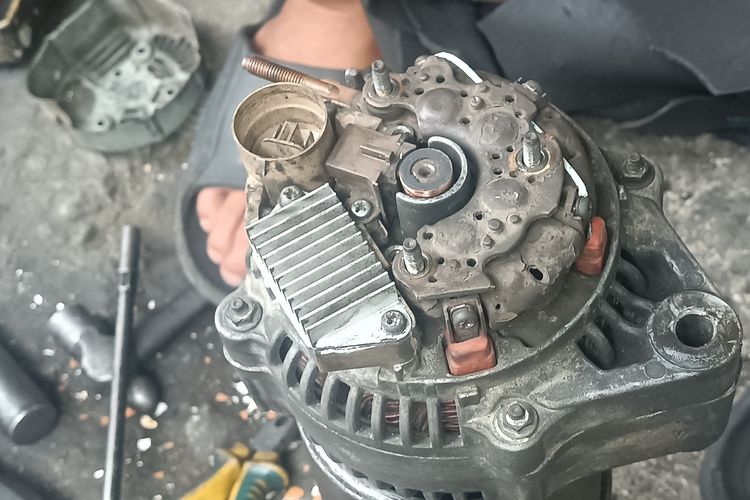 perawatan alternator, umur pakai alternator, kerusakan alternator, desain mobil dan alternator, Cara Merawat Alternator Agar Awet dan Tahan Lama