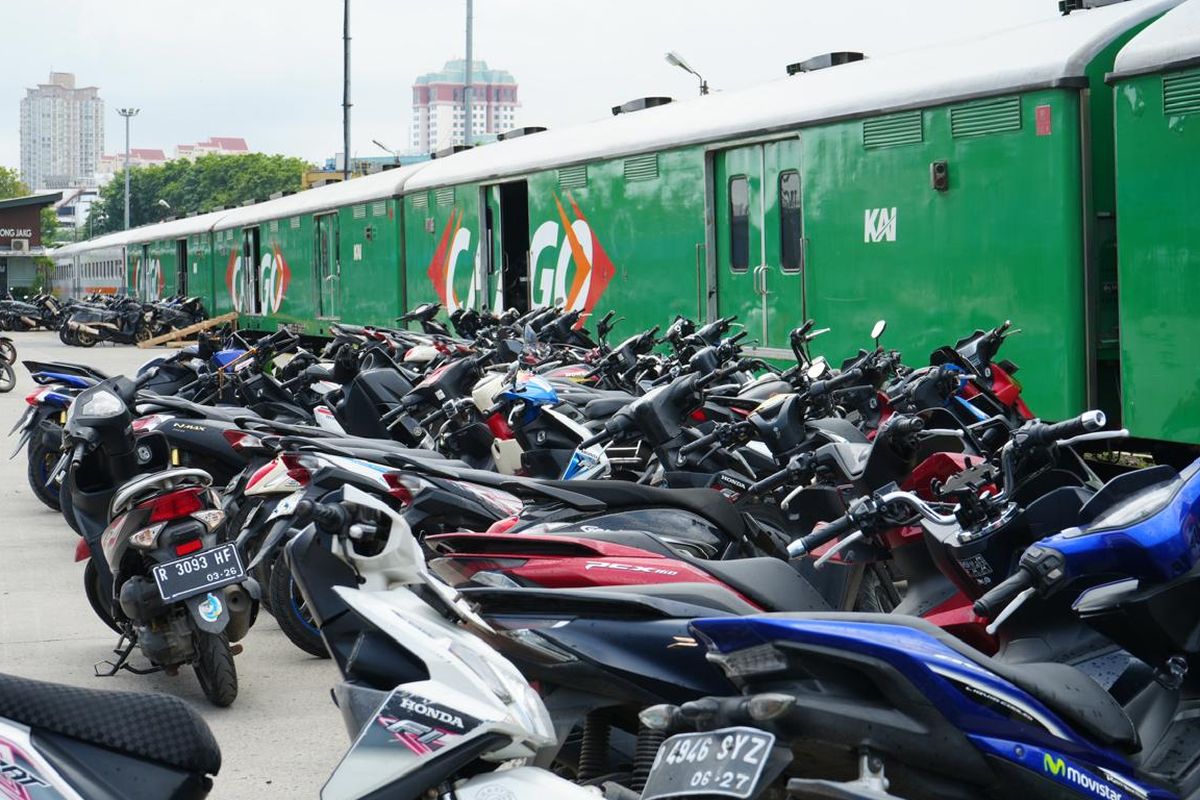 Kereta Api, Motis, roda dua, motor, Lebaran 2026, Kemenhub Sebut Angkutan Motor Gratis via Kereta Lampaui Target