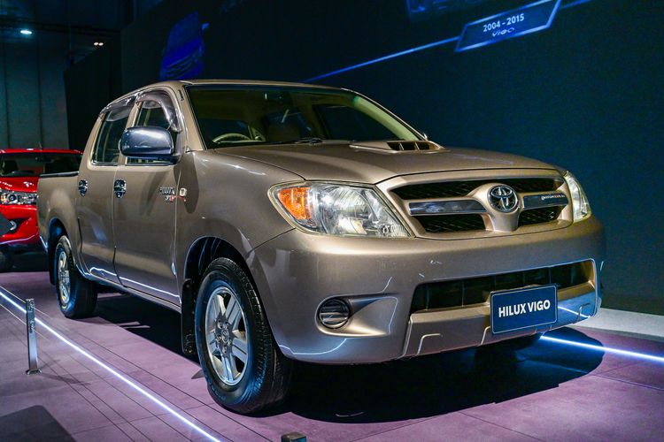 Hilux, Toyota, pikap, Pikap Kabin Ganda, evolusi toyota hilux, Setengah Abad Evolusi Toyota Hilux