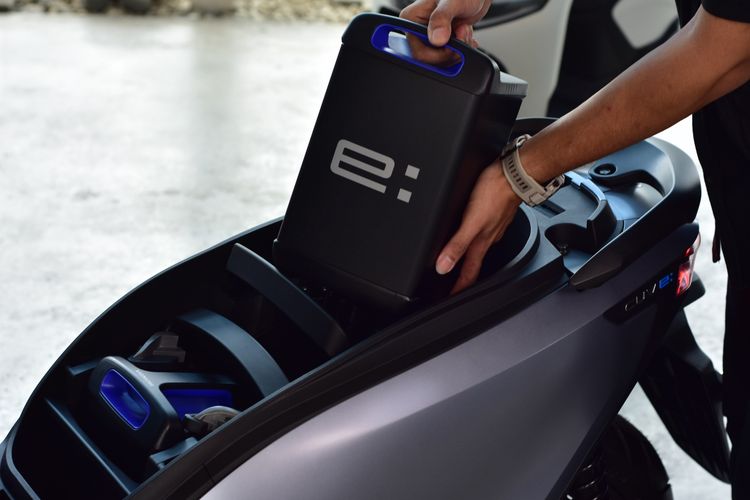 honda motor, baterai motor listrik, Mobile Power Pack e:, baterai motor listrik honda, baterai honda, Honda Ubah Baterai Motor Listrik Jadi Sumber Energi Rumah Tangga