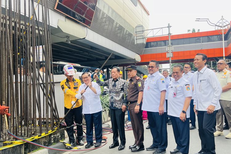 rekayasa lalu lintas, tiang monorel, Jalan HR Rasuna Said, pembongkaran tiang monorel, Tak Menutup Jalan, Begini Rekayasa Lalin Pembongkaran Tiang Monorel