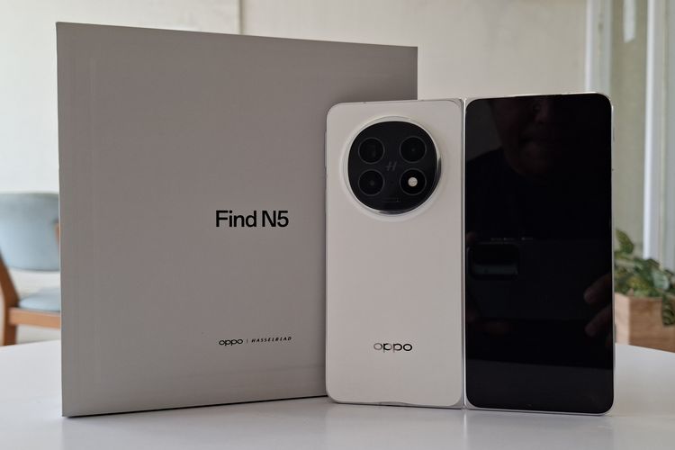 Huawei Mate X6, Honor Magic V3, Vivo X Fold, Huawei Mate XT Ultimate, Galaxy Z Flip 7, 7 HP Lipat Hadir di Indonesia pada 2025, Salah Satunya Bisa Dilipat Tiga, 1. Huawei Mate X6, 2. Huawei Mate XT Ultimate, 3. Samsung Galaxy Z Fold 7, 4. Samsung Galaxy Z Flip 7, 5. Vivo X Fold 5, 6. Honor Magic V3, 7. Oppo Find N5