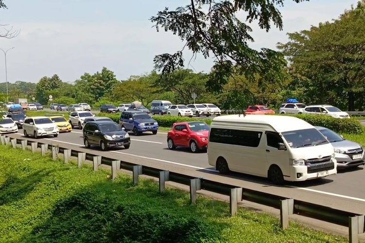 Tol Cipali, arus balik, one way, One Way Tol Cipali Masih Berlaku, 26.000 Kendaraan Mengarah ke Jakarta