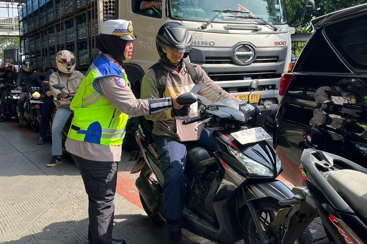Chery, Toyota Veloz Hybrid, BYD Racco, Isi BBM, Operasi Zebra 2025, Populer Otomotif, artikel terpopuler, operasi zebra 2025, Konsumsi BBM Veloz Hybrid, Isi BBM Tanpa Keluar Mobil