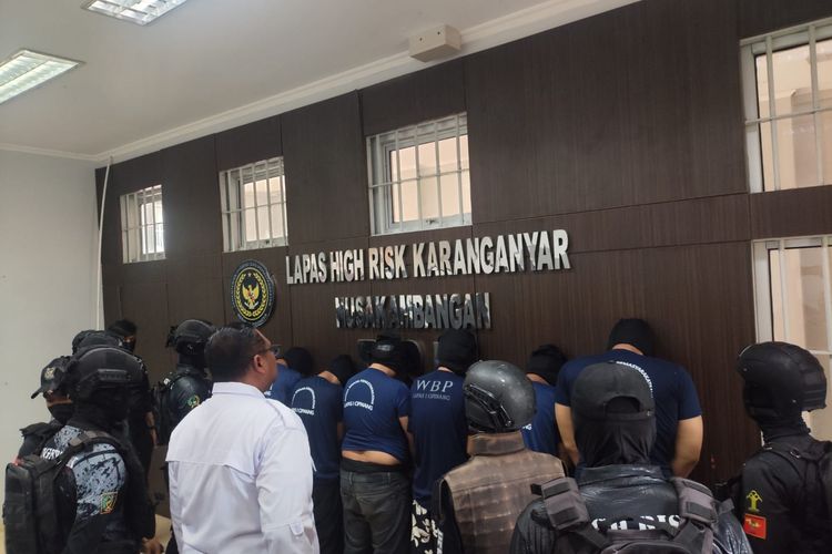 Nusakambangan, Ammar Zoni, Ammar Zoni 3 kali ditangkap karena narkoba, ammar zoni nusakambangan, ammar zoni dipindah ke nusakambangan, Ammar Zoni Dipindahkan ke Nusakambangan, Apa Alasannya?, Alasan Pemindahan Ammar Zoni ke Nusakambangan, Upaya Bersih-bersih Lapas dari Narkoba, Ammar Zoni Diduga Terlibat Peredaran Narkoba di Rutan, Pengawalan Ketat Saat Pemindahan