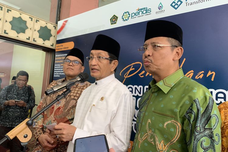 gaji guru, Menteri Agama, tunjangan guru, Menag, Menag Nasaruddin Umar, Menag Minta Maaf Lukai Perasaan Guru: Tidak Ada Niat Merendahkan, Menag Minta Maaf, Menag: Saya pun Seorang Guru, Berkomitmen Sejahterakan Guru, Ribuan Guru Honorer Jadi PPPK, Guru sebagai Panggilan Jiwa