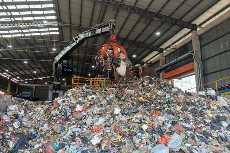 Mendiktisaintek, Perguruan Tinggi Didorong Hadirkan Solusi untuk Masalah Sampah