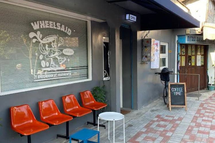 Yogyakarta, royalti, royalti lagu, Royalti, yogyakarta, Royalti musik, LMKN, Pemilik Kafe di Yogyakarta Bingung Royalti Lagu: Rp 120.000 per Kursi Itu Maksudnya Apa?, Belum Ada Penjelasan soal Tarif Royalti Lagu, Putuskan Hentikan Musik Sementara, Kekhawatiran Makin Luas, Pemerintah Diminta Hadirkan Solusi, Aturan Royalti Lagu Sesuai SK Kemenkumham
