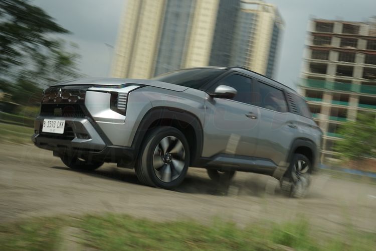 Kijang Innova, daihatsu xenia, Populer Otomotif, artikel terpopuler, plus minus, pasar mobil bekas, MPV mewah bekas, Kelebihan dan kekurangan, Mitsubishi Destinator, Jembatan Huajiang Canyon, Kelebihan Kekurangan Destinator dan Xenia