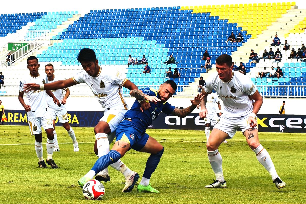 Paul Munster, Super League, bhayangkara vs arema, Arema FC, Bhayangkara Presisi Lampung FC, Super League 2025-2026, hasil super league 2025-2026, hasil Arema fc vs bhayangkara fc, Skor Arema FC Vs Bhayangkara FC 2-1, Munster: Sayang Sekali Ada Penalti...