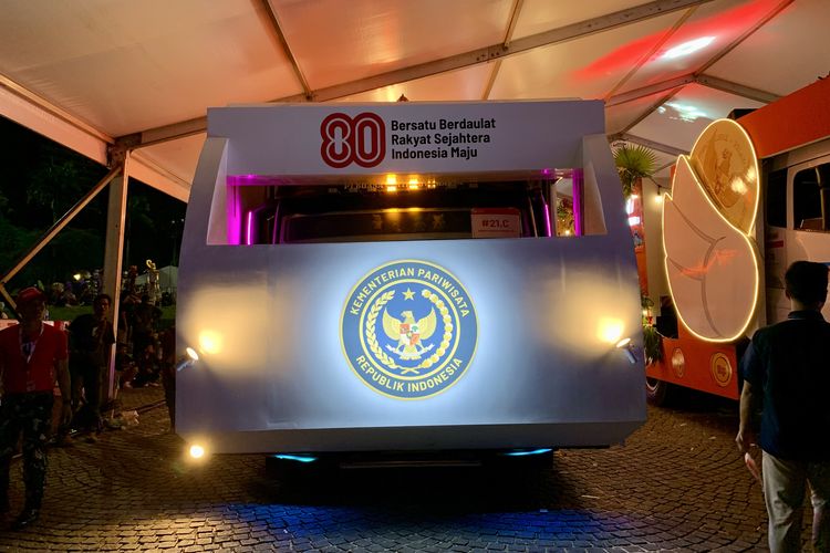 Karnaval Kemerdekaan, hut ri 80, karnaval kemerdekaan di monas, kendaraan hias di karnaval kemerdekaan, monas hut ri 2025, Momen-momen Meriahnya Karnaval Kemerdekaan di Monas, Pertama Digelar Saat HUT RI