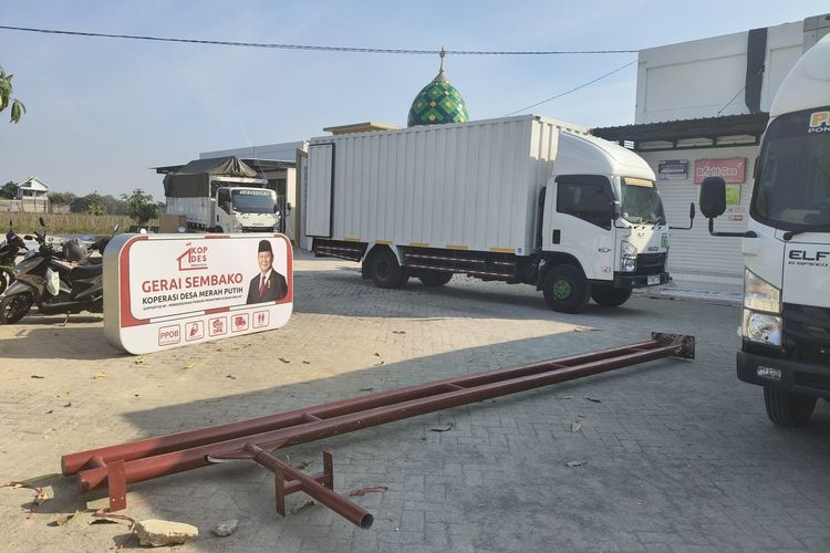 Koperasi Desa Merah Putih, Tuban, Jawa Timur, Presiden Prabowo, Koperasi Merah Putih, koperasi desa merah putih, koperasi merah putih, koperasi merah putih tuban, Kisruh Koperasi Merah Putih di Tuban, Baru Sehari Diresmikan Prabowo, Langsung Tutup