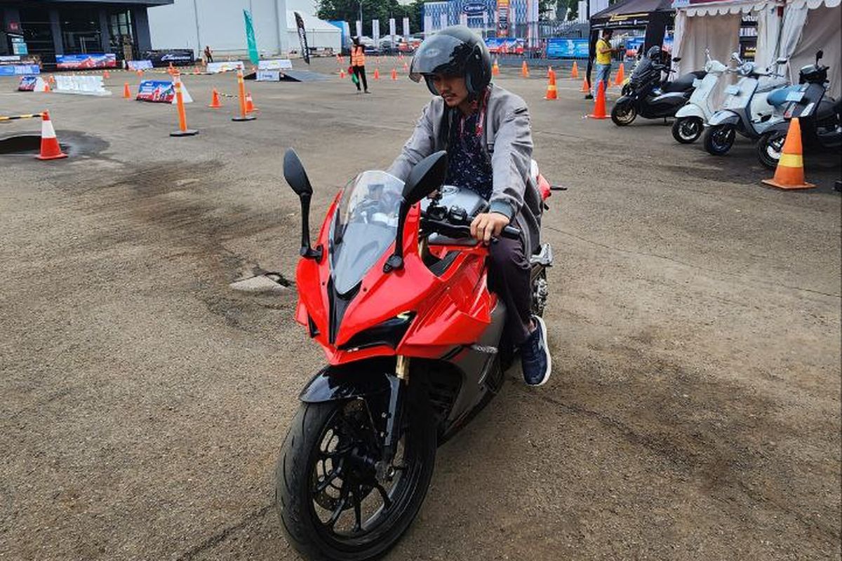 QJMotor SRK 250 RA AMT, transmisi AMT, Performa QJMotor SRK 250 RA AMT: Motor Sport Praktis untuk Sehari-hari