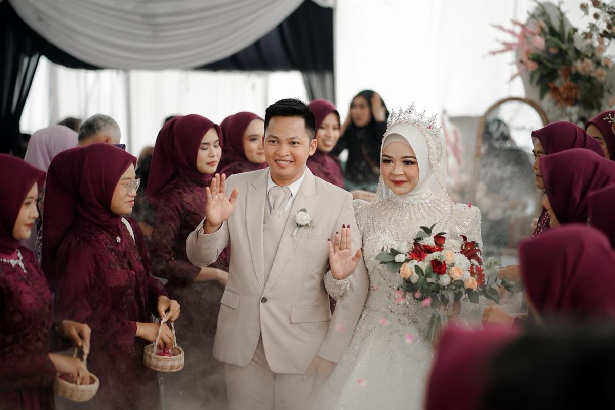 perjalanan cinta, cerita bertemu jodoh, cerita pertemuan jodoh, perjalanan bertemu jodoh, hesti dan erdin, Perjalanan Cinta Hesti dan Erdin, Berawal Duduk Bersebelahan di Kereta, Lanjut komunikasi intens, Keyakinan untuk melanjutkan hubungan, Persis seperti doa ibu Hesti, Pelajaran berkesan dari perjalanan bertemu jodoh Hesti dan Erdin