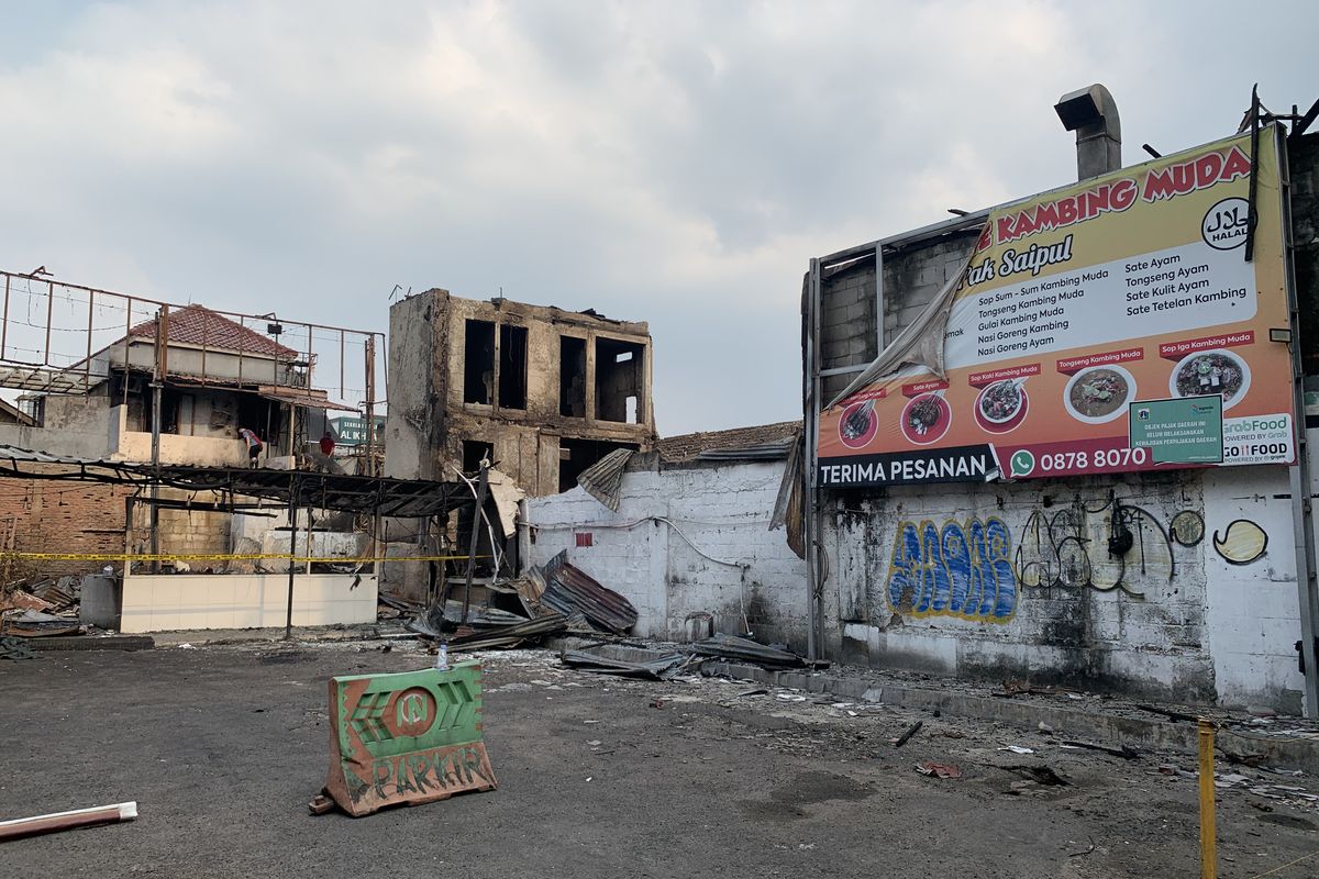 nasi uduk cipete 21, nasi uduk cipete 21 kebakaran, food court cipete kebakaran, nasi uduk cipete 21 tutup sementara, Kesaksian Kasir Nasi Uduk Cipete 21 saat Kebakaran Food Court Cipete