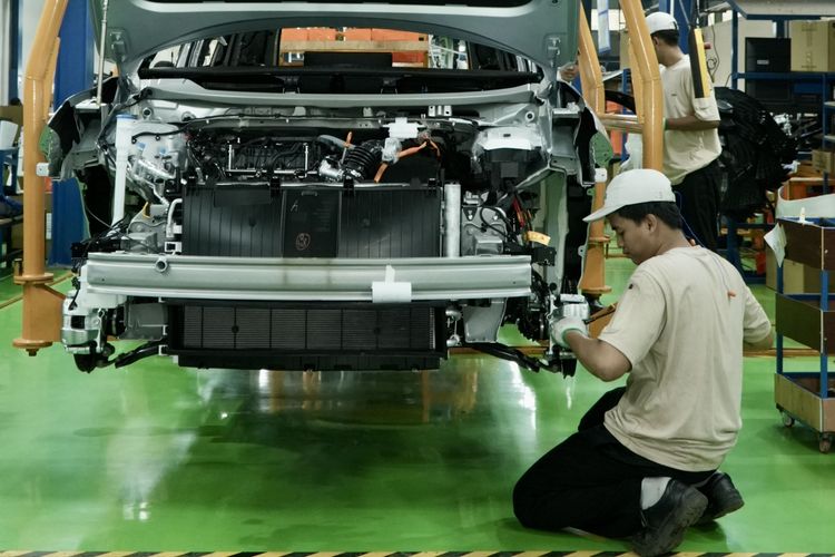 volvo, Geely, Mercedes-benz, kendaraan elektrifikasi, Geely Auto Indonesia, geely holding group, Geely Berbagi Teknologi dengan Merek Lain untuk Kembangkan Mobil