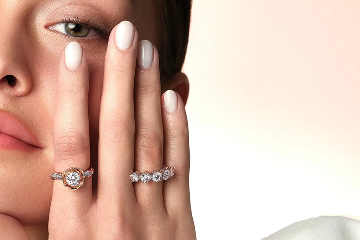 berlian, Perhiasan, Mondial, cincin, Jangan Asal Pilih, Desain Cincin Berlian Ternyata Punya Makna Berbeda di Setiap Momen, 1. Desain berkelas untuk acara formal, 2. Desain simpel untuk aktivitas harian, 3. Desain bold untuk anniversary, 4. Desain meriah untuk pesta dan acara spesial