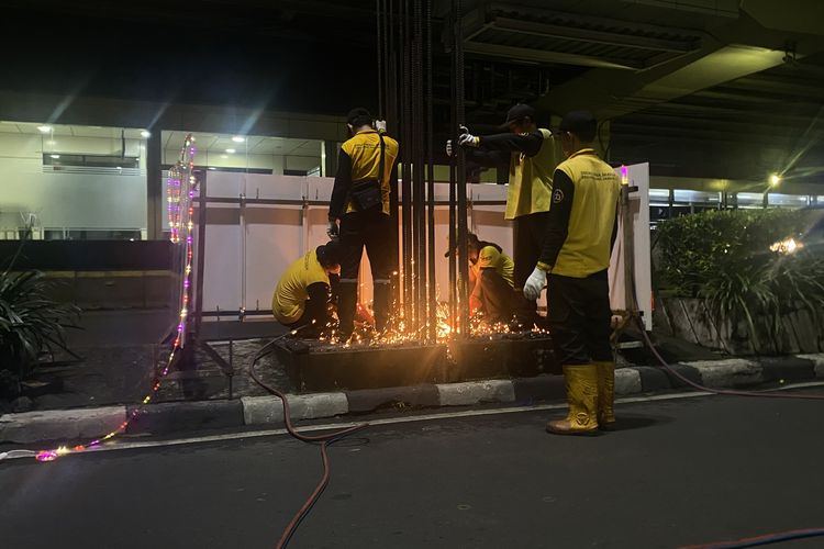 rekayasa lalu lintas, tiang monorel, Jalan HR Rasuna Said, pembongkaran tiang monorel, Tak Menutup Jalan, Begini Rekayasa Lalin Pembongkaran Tiang Monorel