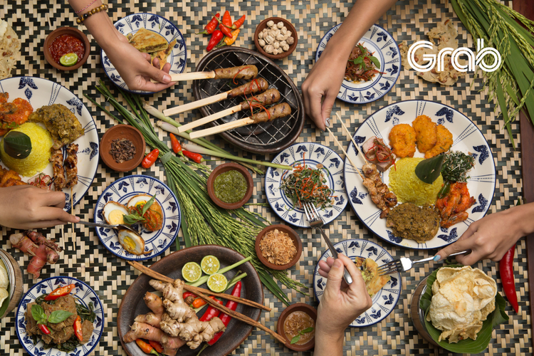 Grab Bintang 5 Awards, Bingung Makan Apa? Coba 15 Kuliner Nusantara Terfavorit di GrabFood, 1. Ayam Goreng Berkah Rachmat, Jakarta , 2. Bakmi Keriting Singa, Medan , 3. Bakmi Setiabudi, Jakarta, 4. Bubur Angke THI, Jakarta , 5. Gudeg Mercon Sagan, Yogyakarta , 6. Kede Bubur, Medan , 7. Kwetiau Ateng, Medan , 8. Mie Pangsit AON, Medan , 9. Pia Tamiang, Medan , 10. Pisang Goreng Madu Bu Nanik, Jakarta , 11. Risol Spesial Gogo, Medan , 12. SABO (Sate Babi Ibu Oka), Bali (nonhalal), 13. Tip Top Restaurant, Medan , 14. Warung Bu Kris, Surabaya , 15. Warung Pink Tempong, Bali 