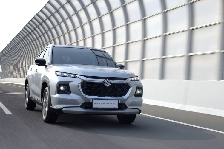 Suzuki Grand Vitara, efisiensi bahan bakar, pengalaman pengguna, Smart Hybrid Vehicle, Curhat Pengguna Suzuki Grand Vitara 2024: Fun, Irit, Bukan Responsif, Pengalaman dengan Grand Vitara, Kenyamanan dan Fitur Unggulan, Konsumsi BBM, Kekurangan , Kesimpulan