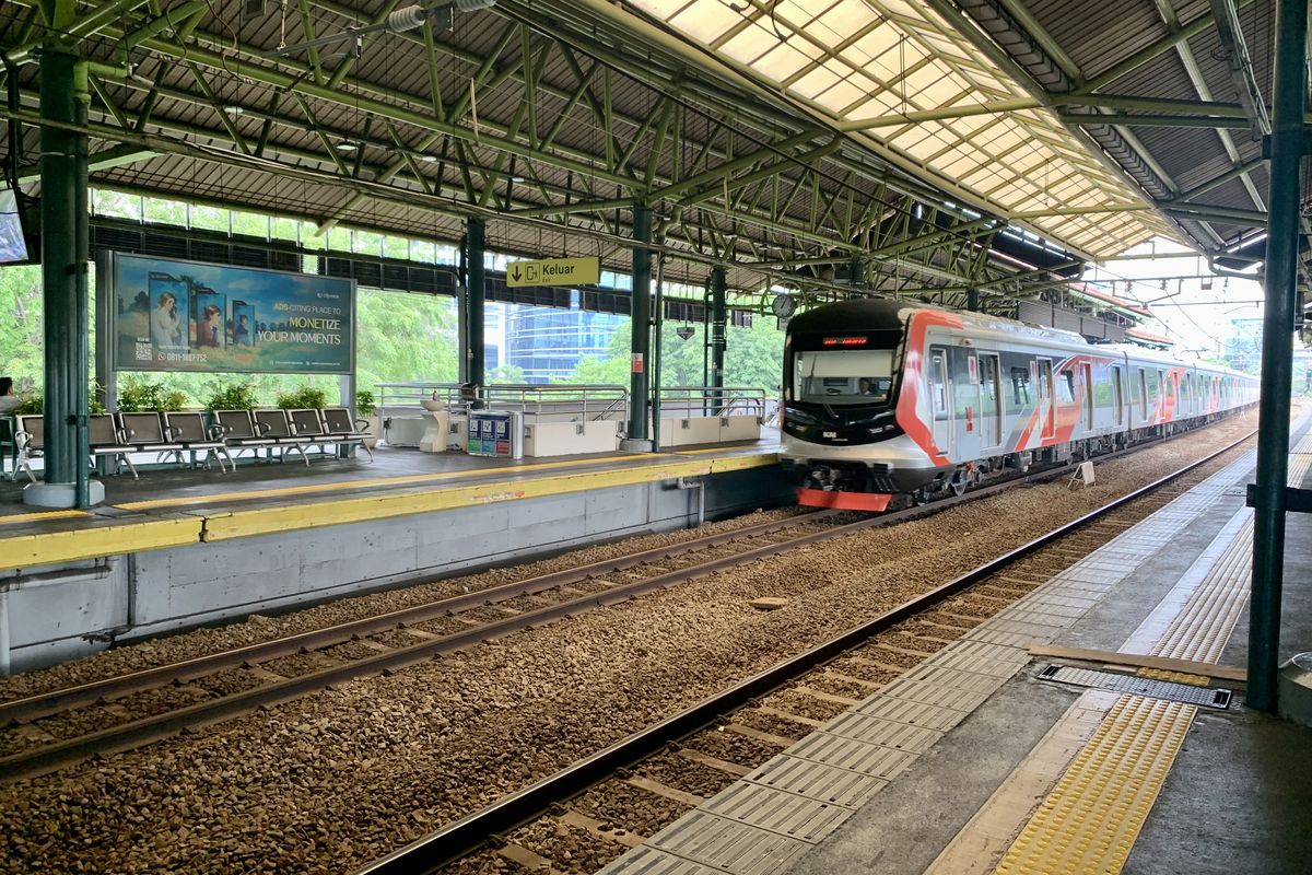 KRL tidak berhenti di Stasiun Gambir, Alasan KRL tidak berhenti di Stasiun Gambir, Stasiun KRL terdekat dari Stasiun Gambir, krl tidak berhenti di stasiun gambir, kenapa krl tidak berhenti di stasiun gambir, alasan krl tidak berhenti di stasiun gambir, stasiun krl terdekat dari stasiun gambir, stasiun krl terdekat dengan stasiun gambir, Mengapa KRL Tidak Berhenti di Stasiun Gambir?