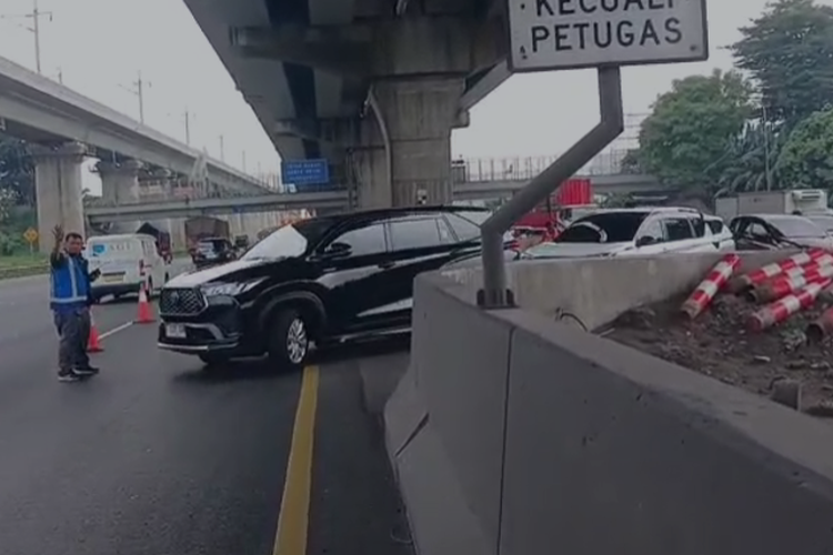 contraflow, Ada Perbaikan di Tol Japek Km 28, Contraflow Diberlakukan