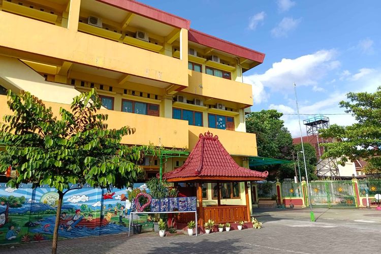 Yogyakarta, SD Muhammadiyah, SD Muhammadiyah Sapen, SD Muhammadiyah Sapen Yogyakarta, Profil SD Muhammadiyah Sapen Yogyakarta, Sekolah Favorit dengan Antrean Murid hingga 2033, Profil SD Muhammadiyah Sapen Yogyakarta, Visi, misi, dan tujuan SD Muhammadiyah Sapen, Sekolah berprestasi, Syarat pendaftaran, Tetap mengikuti aturan, Biaya di SD Muhammadiyah Sapen