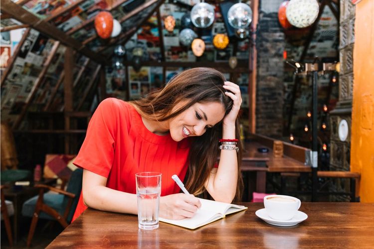 Studi: Duduk Sambil Membaca atau Menulis Bantu Jaga Kesehatan Otak
