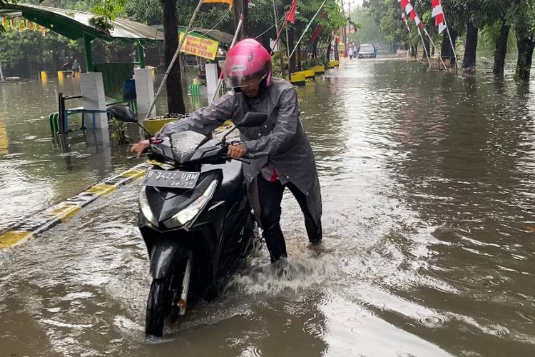 motor matik, banjir, Hal yang Perlu Diperhatikan Saat Motor Matik Terjang Banjir