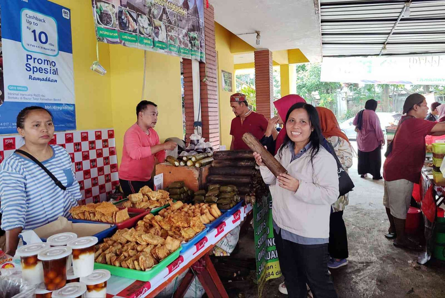 Takjil, Berburu Takjil di Benhil, Merayakan Kebersamaan lewat Kuliner Unik Berbagai Daerah