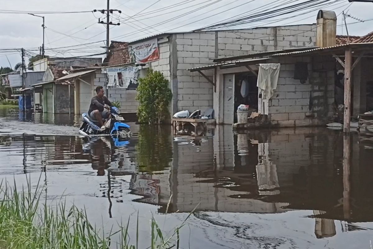 cuaca ekstrem, BMKG, Waspada Cuaca Ekstrem di Banten hingga 3 Januari 2026, BMKG Ungkap Pemicu dan Wilayah Terdampak, Apa Penyebab Potensi Cuaca Ekstrem di Banten?, Wilayah Mana Saja yang Berpotensi Diguyur Hujan Lebat?, Bagaimana Prakiraan Cuaca Saat Malam Tahun Baru 2026?, Apa Ancaman Selain Hujan Lebat?