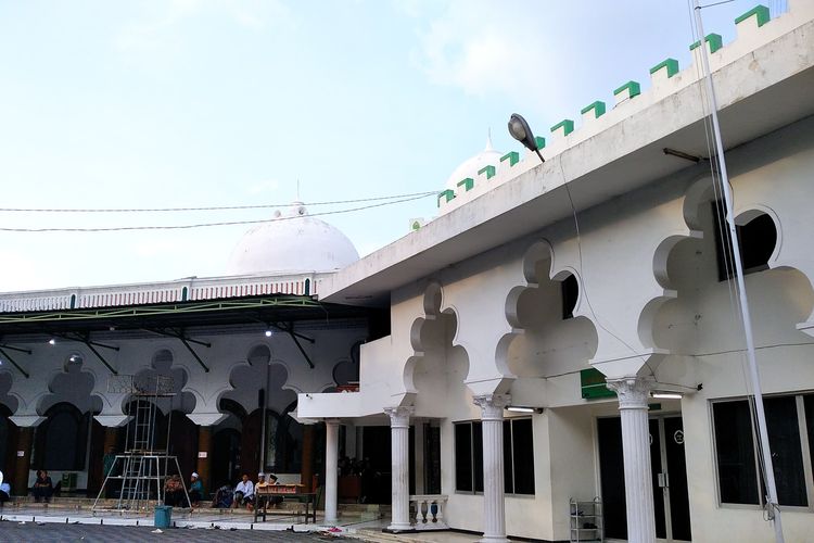 Iktikaf adalah, 10 malam terakhir Ramadhan, 10 hari terakhir Ramadhan, 10 Malam Terakhir Ramadhan, Ini Rekomendasi Masjid untuk Iktikaf di Surabaya, 1. Masjid Ampel, 2. Masjid Al-Akbar Surabaya, 3. Masjid Al Falah Surabaya, 4. Masjid Rahmat Kembang Kuning, 5. Masjid Muhammad Cheng Hoo