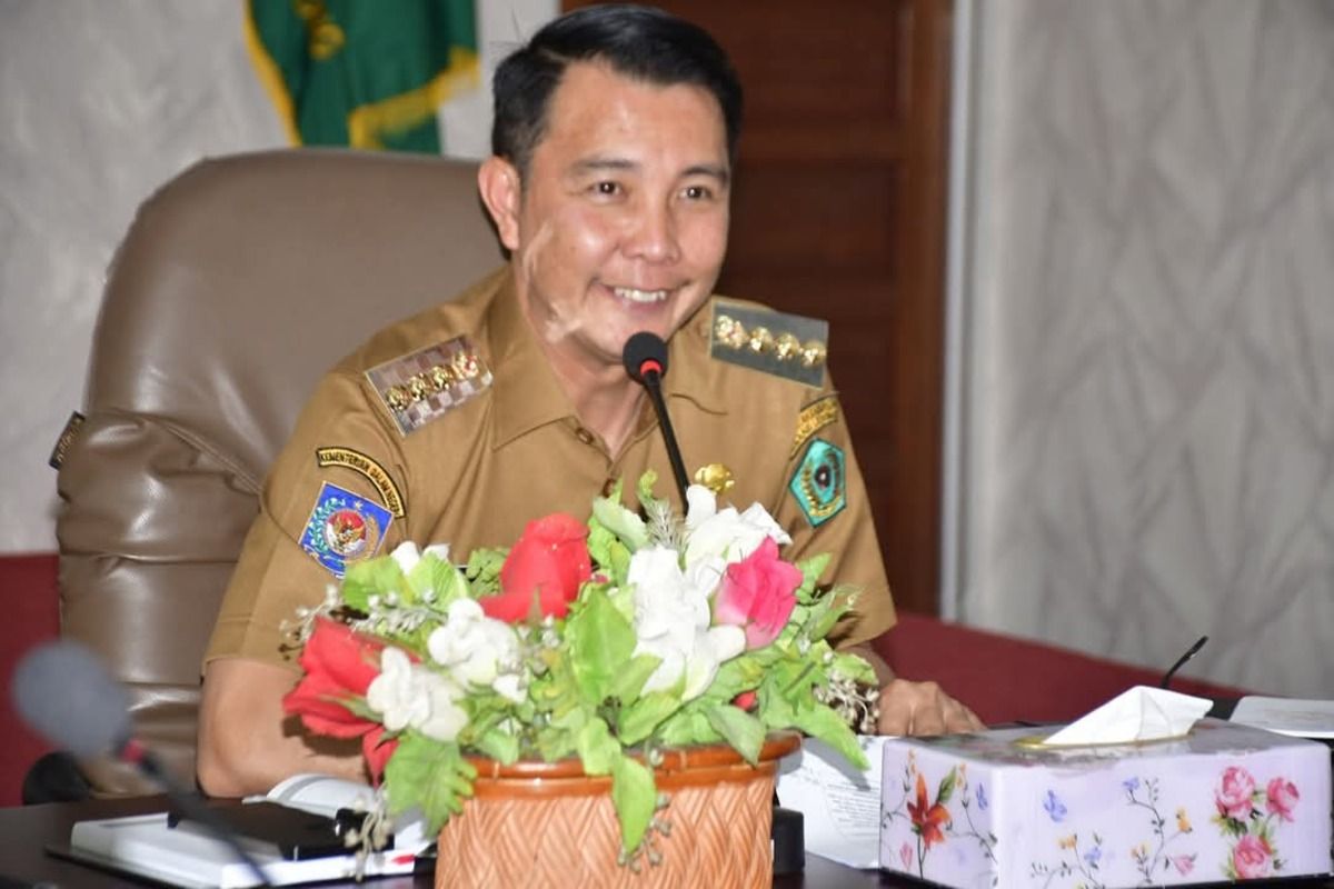 Profil dan Harta Kekayaan Bupati Rejang Lebong Muhammad Fikri Thobari yang Terjaring OTT KPK, Siapa Muhammad Fikri Thobari?, Bagaimana Latar Belakang Pendidikan Muhammad Fikri?, Apa Saja Karier dan Aktivitas Organisasi Fikri?, Kapan Fikri Terjun ke Dunia Politik?, Berapa Harta Kekayaan Muhammad Fikri?