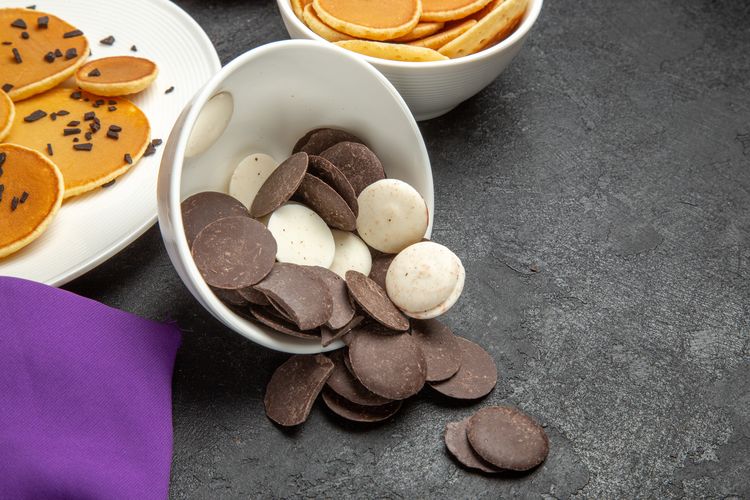 camilan Pringles dan cokelat, Viral Pringles Dicampur Cokelat, Tren Snack Unik yang Bikin Nagih