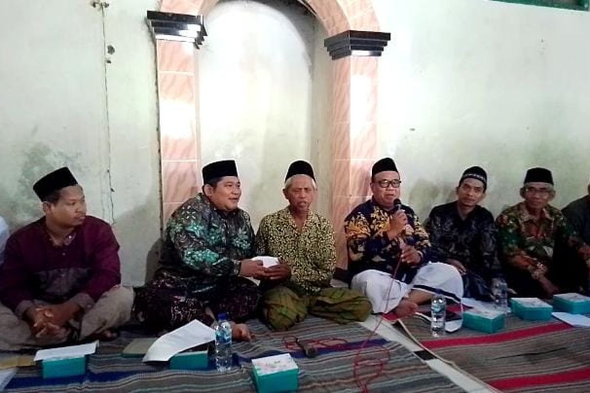 Demak, Ahmad Zuhdi, guru tampar murid, Ahmad Zuhdi guru madin, Ahmad Zuhdi guru madin didenda Rp 25 juta, guru tampar murid di Demak, guru tampar murid denda 25 juta, guru tampar murid Rp 25 juta, guru Madin dituntut wali murid, Soal Wali Murid Tuntut Guru Madin Rp 25 Juta, Ternyata Pernah Caleg Gagal di Demak, Tuntutan Ganti Rugi Rp 25 Juta, Kronologi Kejadian, Sosok Wali Murid Disorot Warganet, Dukungan Publik untuk Guru Madin