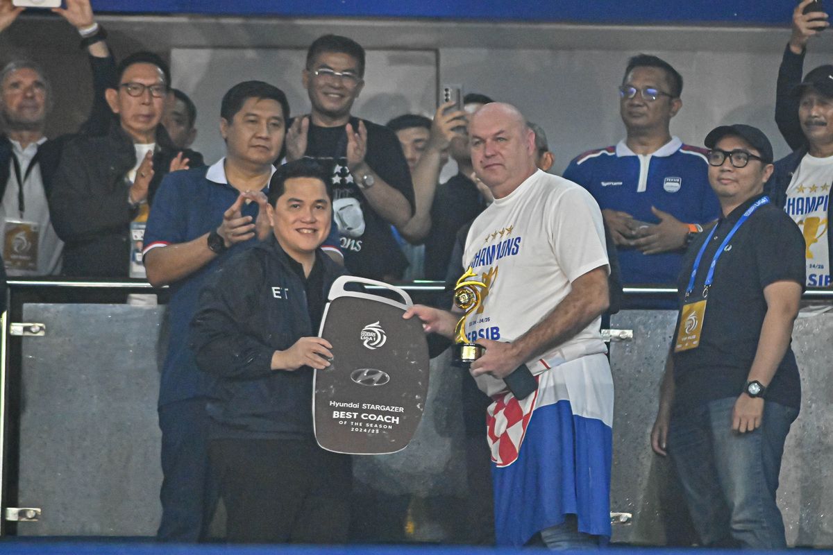 Persib, Bojan Hodak, pelatih terbaik Liga 1, Persib vs Persis Solo, Persib Bandung, persib juara liga 1, pelatih terbaik liga 1, Bojan Hodak Pelatih Terbaik Liga 1 2024-2025, Pencipta Sejarah buat Persib