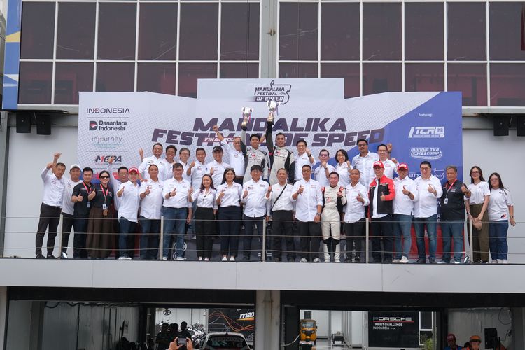 Agya, Mandalika, Toyota, TGRI, podium, Agya Stylix Antarkan TGRI Kuasai Seri Pamungkas ITCR 1200 2025