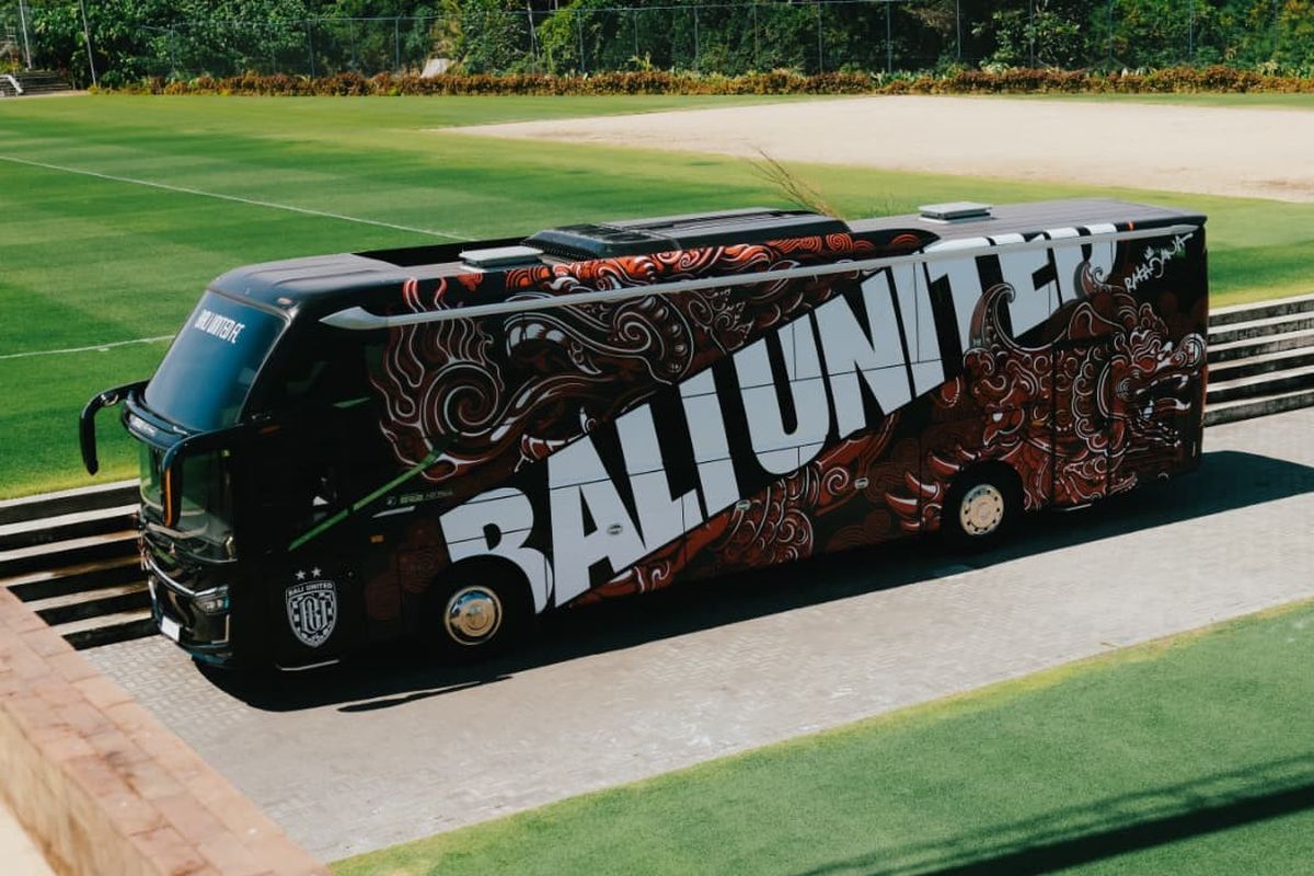 Bali United, jersei, Karoseri Laksana, bus baru, bus tim sepak bola, Bali United FC Rilis Bus Baru Garapan Karoseri Laksana