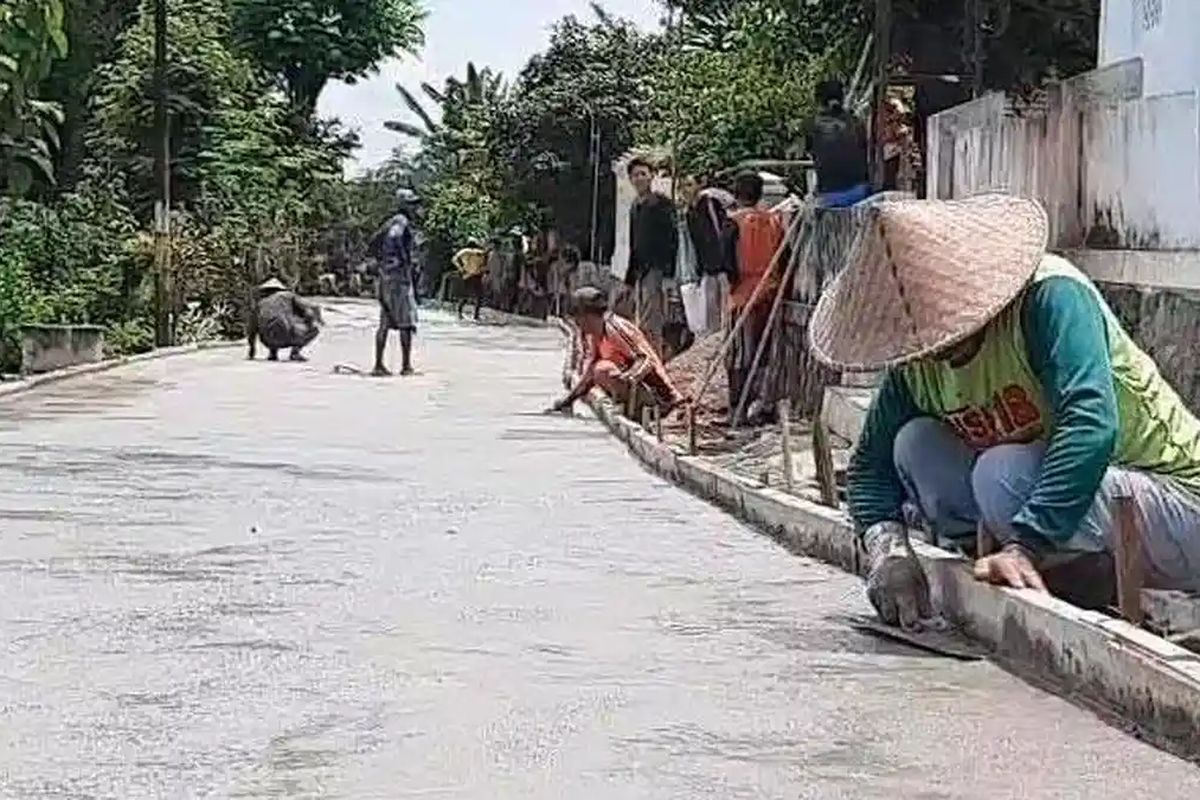 pengusaha, Jalan rusak, jalan desa, Kisah Pengusaha di Magetan Perbaiki Jalan Desanya 230 Meter Pakai Uang Pribadi