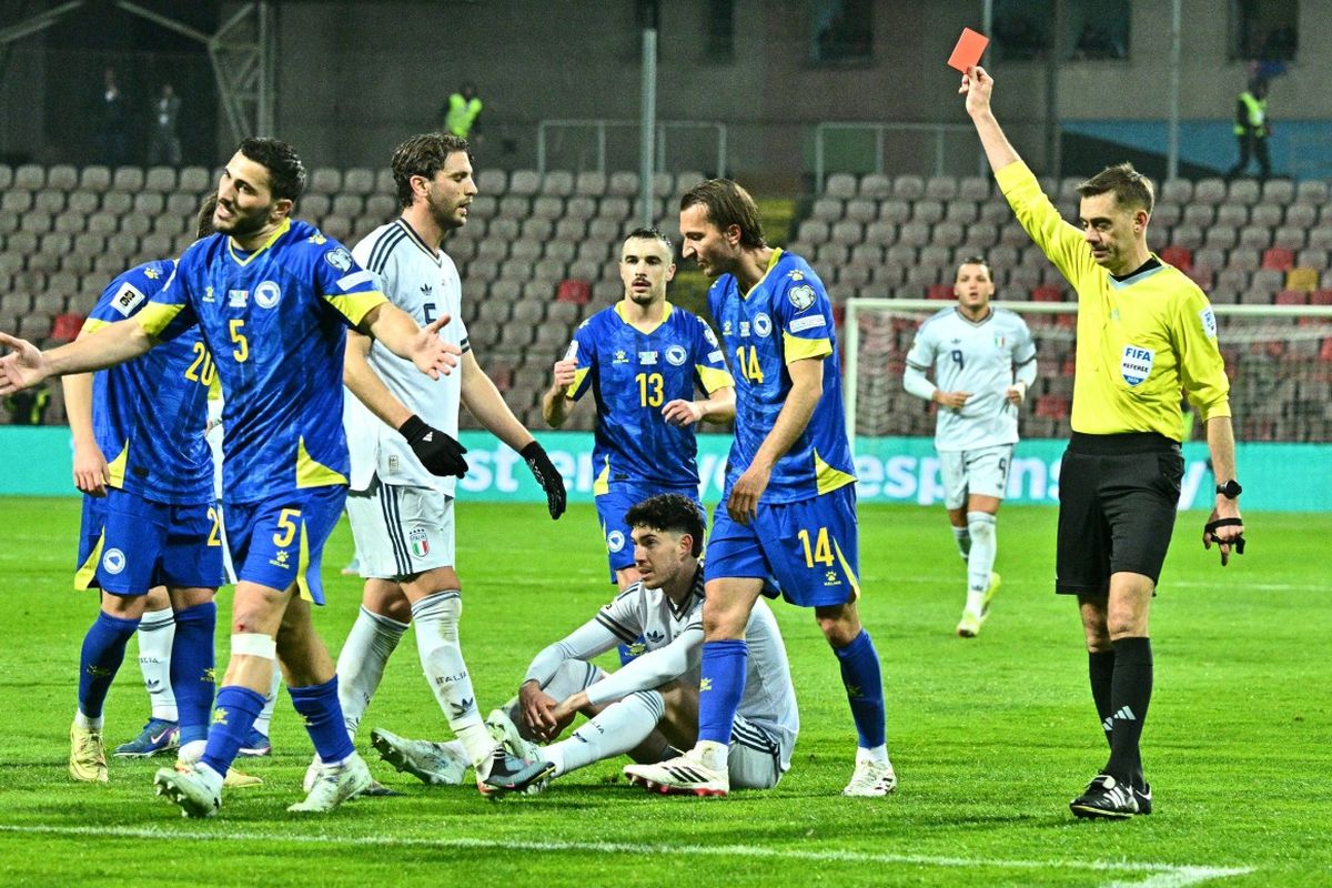 Alessandro Bastoni, Piala Dunia, Barcelona, Inter Milan, Biang Keladi Italia Gagal ke Piala Dunia 2026, Bastoni Masih Laku