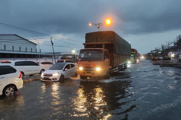 rem tangan, rem macet, Rem macet, Rem tangan, mobil kena hujan, kampas rem lengket, Jangan Gunakan Rem Tangan Setelah Mobil Kena Hujan